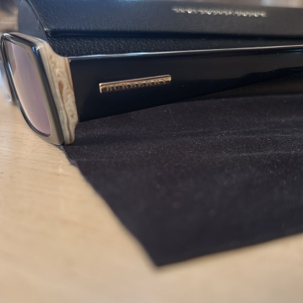 Burberry Black and Tan Eyewear with Case - Picture 7 of 7